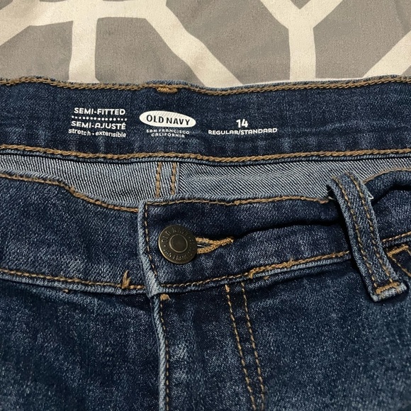 Old Navy Women’s Rolled Denim Shorts - Picture 3 of 3